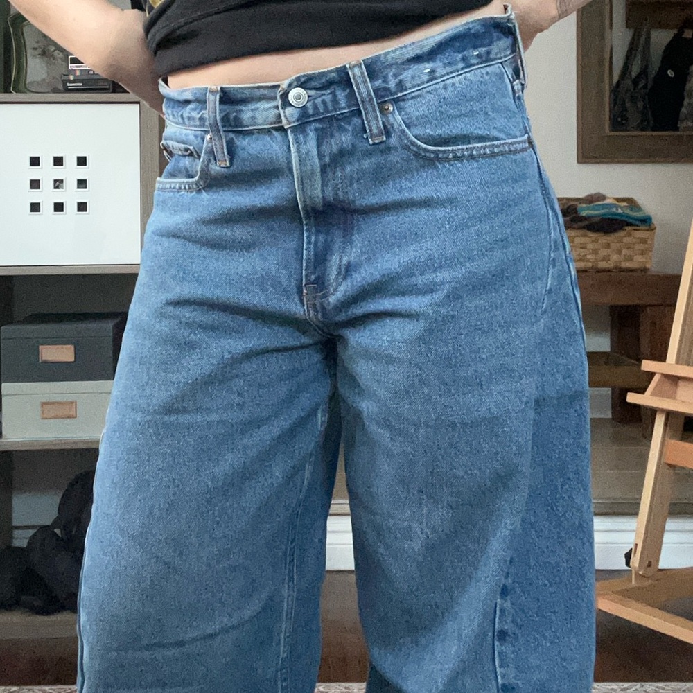 Abercrombie & Fitch medium wash barrel Jeans